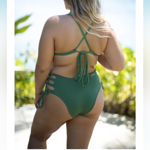 XL Pakaloha GREEN bikini bottom with corset tie sides. Selling matching top too - Picture 4 of 10